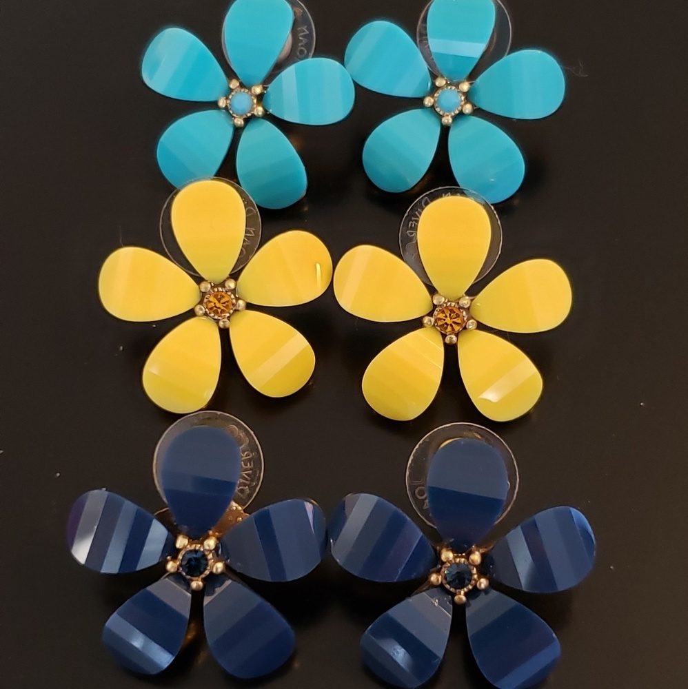 💕Joan Rivers Flower Pierced Earing Set